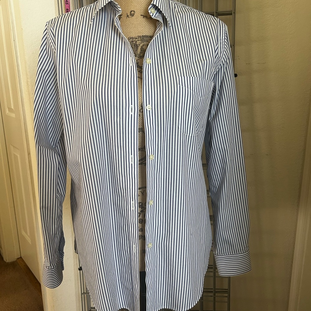 Brooks Brothers Classic Women’s Blue and White Striped Button-Up Shirt. EUC
